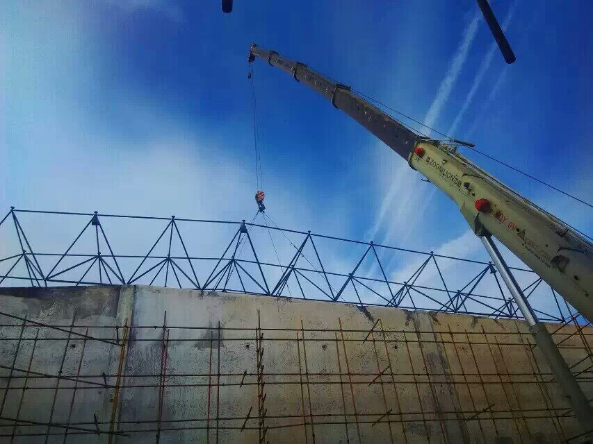 泰兴食堂网架结构工程